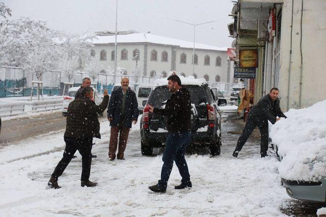 Kar yağdı Oltu gelinliğini giydi