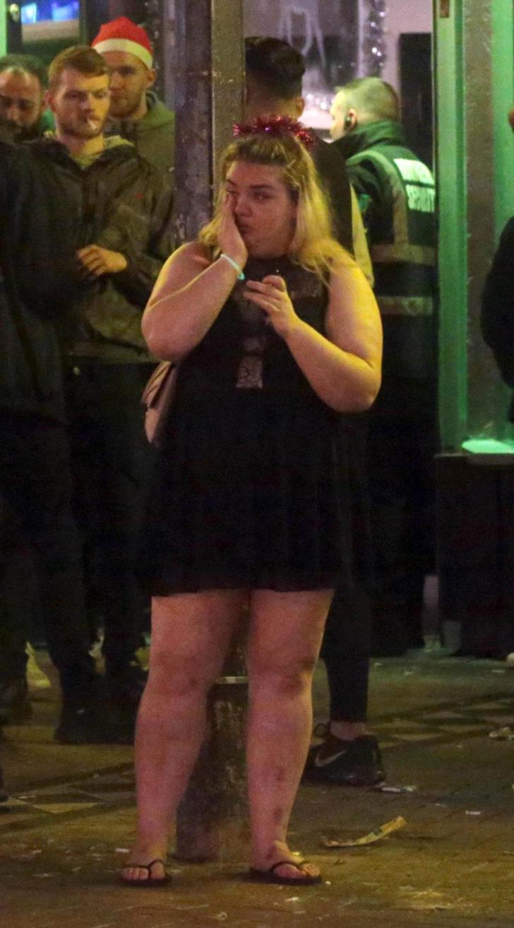 İngiltere'nin parti müdavimleri Noel eğlencesinde kendinden geçti G3