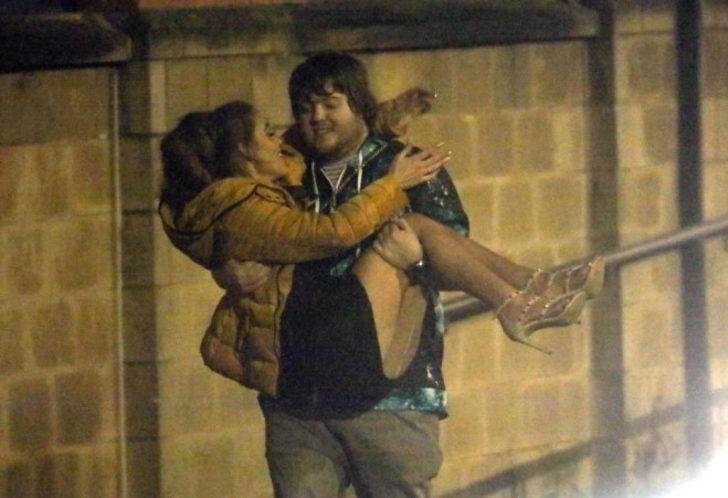 İngiltere'nin parti müdavimleri Noel eğlencesinde kendinden geçti G4