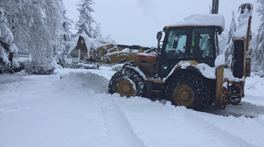 &Uuml;nye&rsquo;de karla m&uuml;cadele