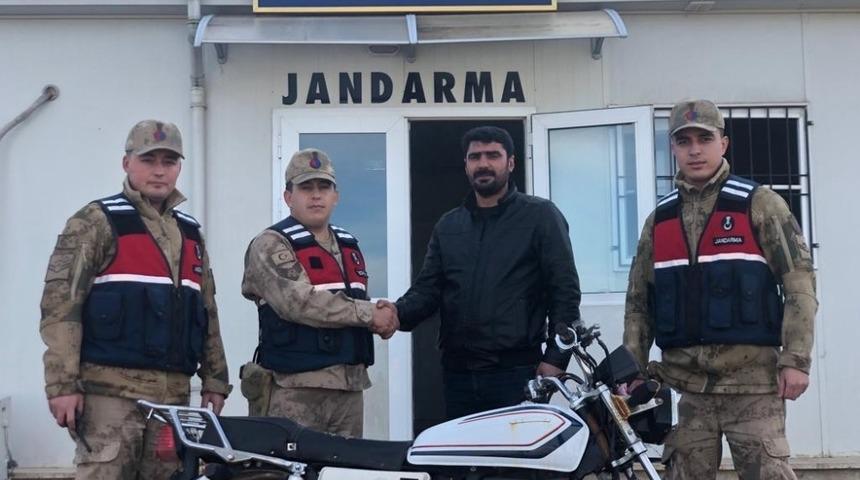 &Ccedil;alınan motosikleti jandarma yakaladı
