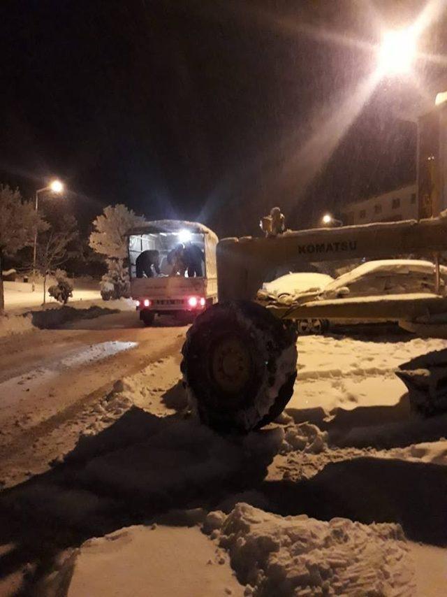 Simav Belediyesi kar temizleme çalışması başlattı