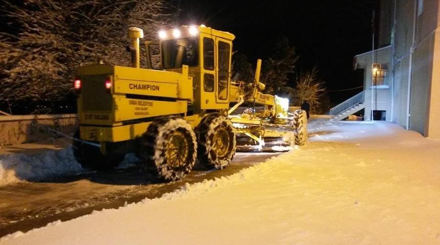 Simav Belediyesi kar temizleme &ccedil;alışması başlattı