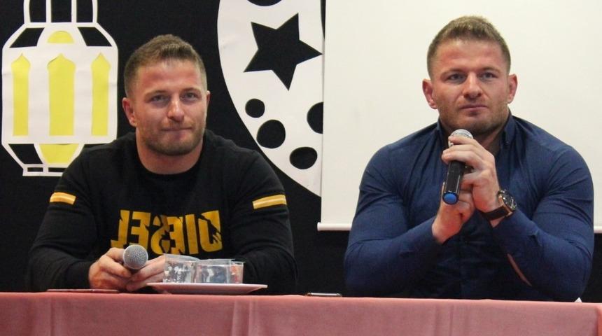 Başpehlivanlar &ouml;ğrencilerle buluştu