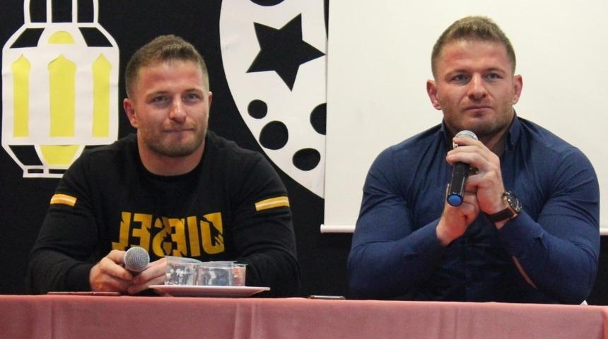 Başpehlivanlar &ouml;ğrencilerle buluştu