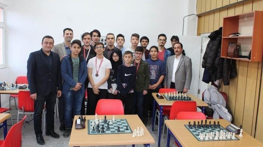 Kaymakam &Ccedil;i&ccedil;ek: &Ouml;ğrencilerimizin daha iyi yetişmesi i&ccedil;in gayret ediyoruz