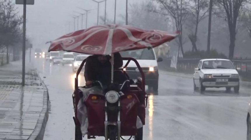 Trafikte dev şemsiye