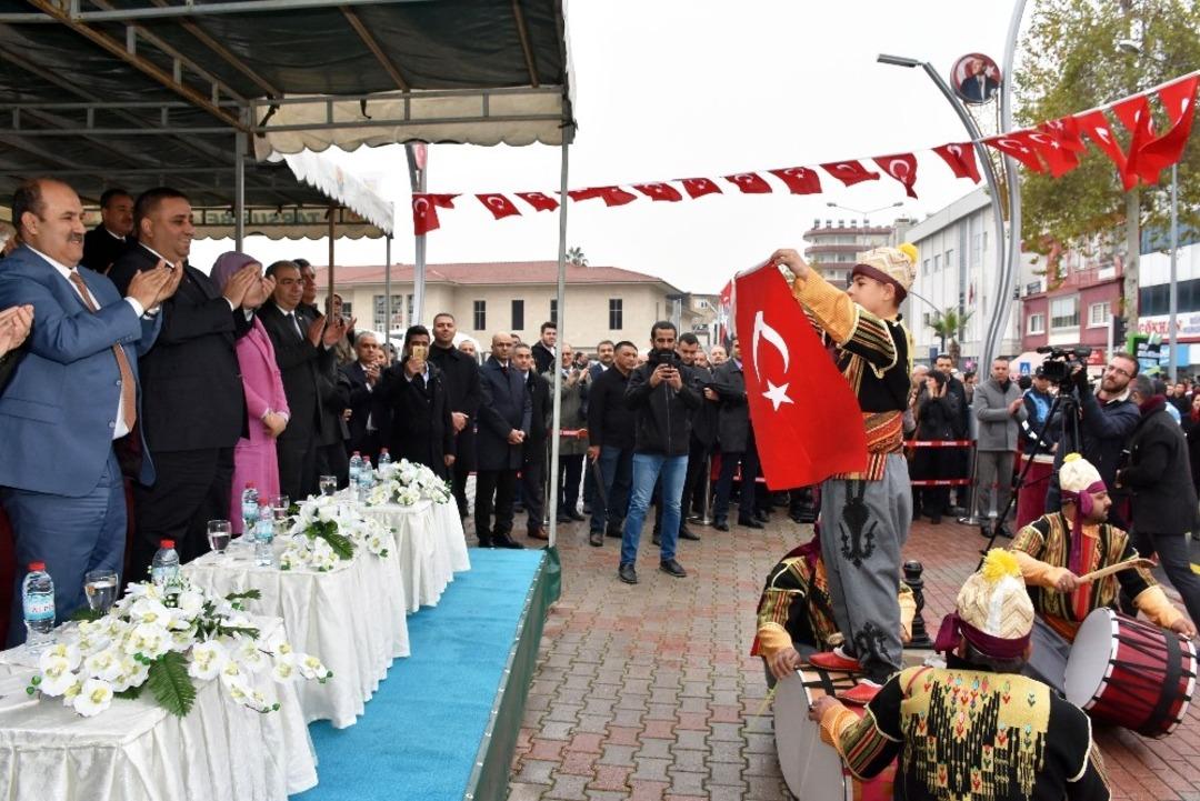 Tarsus&rsquo;ta yağmur altında kurtuluş coşkusu