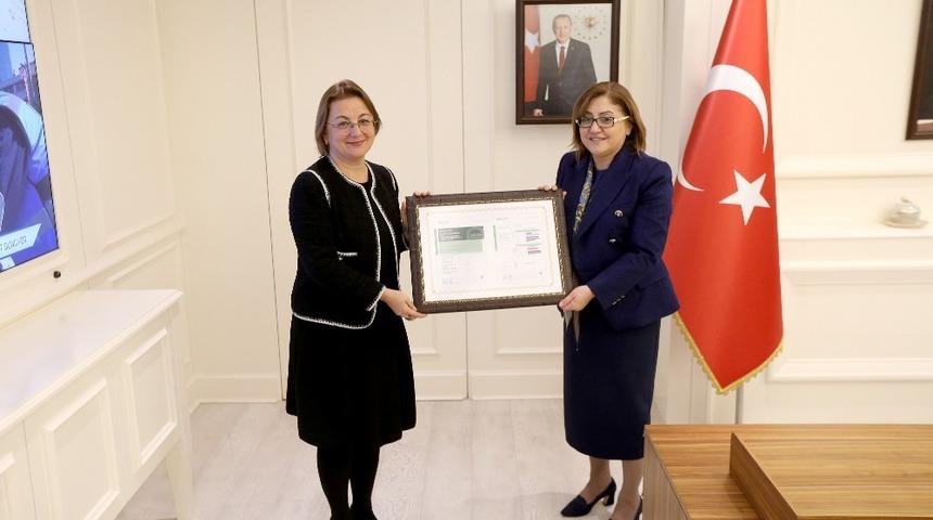 Gaziantep B&uuml;y&uuml;kşehir Belediyesi hizmet binasına yeşil bina sertifikası