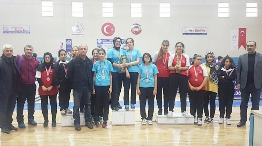 Masa tenisi  m&uuml;sabakaları tamamlandı