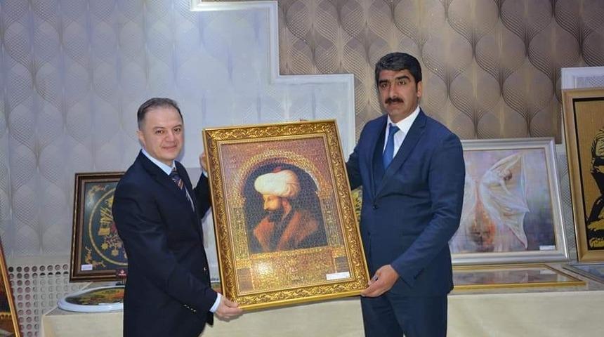 G&ouml;n&uuml;ll&uuml;ler g&ouml;n&uuml;llere k&ouml;pr&uuml; oluyor