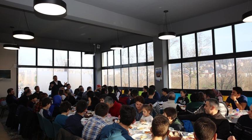 Başkan Akın kursiyerler ve aileleri ile kahvaltıda buluştu