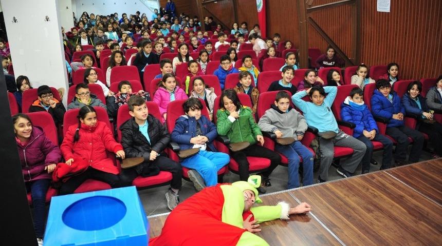 Minikler, tiyatro ile geri d&ouml;n&uuml;ş&uuml;m&uuml; &ouml;ğreniyor