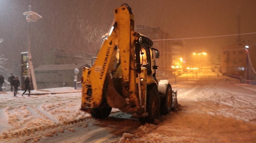 Sarıcaoğlu: &ldquo;Ekiplerimizle sahadayız&rdquo;