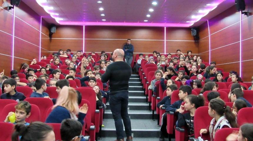 &Ouml;ğrencilere bağımlılıkla m&uuml;cadele eğitimi verildi
