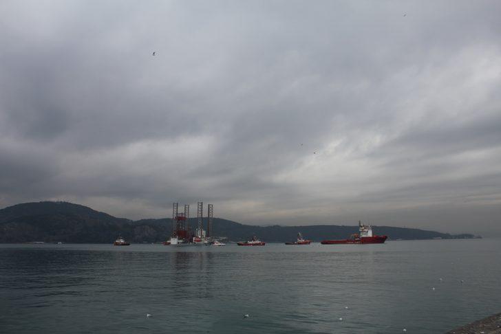 Dev platform İstanbul Boğazı'ndan geçti G5