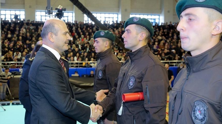 S&uuml;leyman Soylu'dan yeni mezun &ouml;zel harekat polislerine: Silahın g&uuml;c&uuml;ne asla kapılmayın