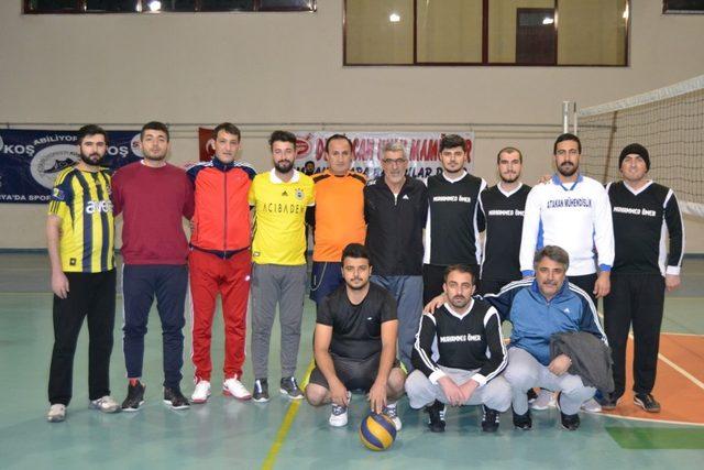 Kulu’da kaymakamlık voleybol turnuvası gelirleri Yemen’e gönderildi