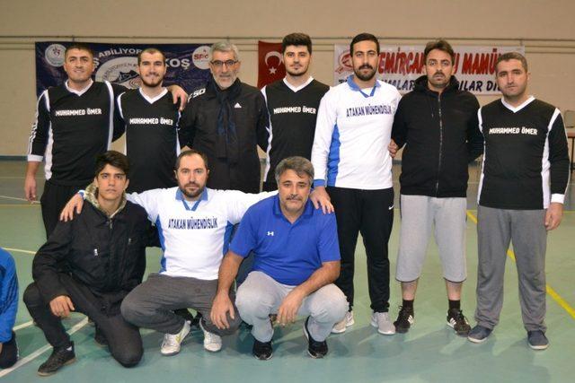 Kulu’da kaymakamlık voleybol turnuvası gelirleri Yemen’e gönderildi