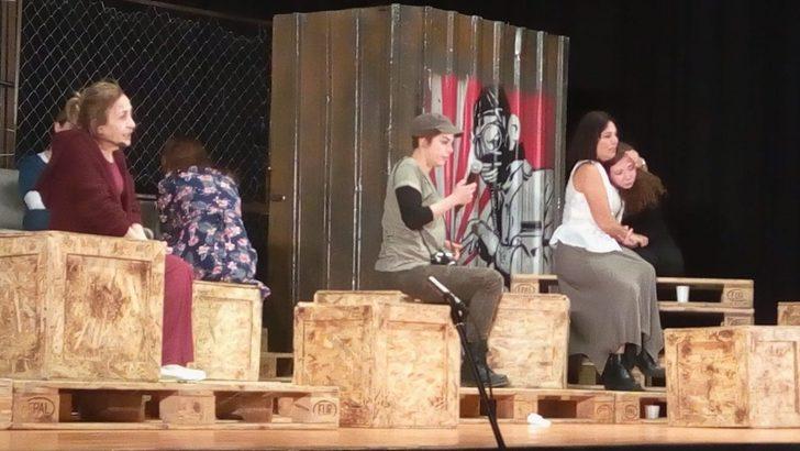 Kdz. Ereğli’de “Nereye Gitti Bütün Çicekler” tiyatro oyunu sahnelendi G2