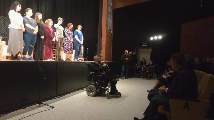 Kdz. Ereğli’de “Nereye Gitti Bütün Çicekler” tiyatro oyunu sahnelendi G4