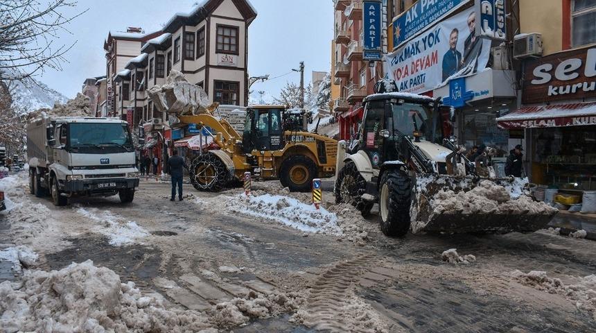G&uuml;m&uuml;şhane Belediyesinden karla m&uuml;cadele &ccedil;alışmaları