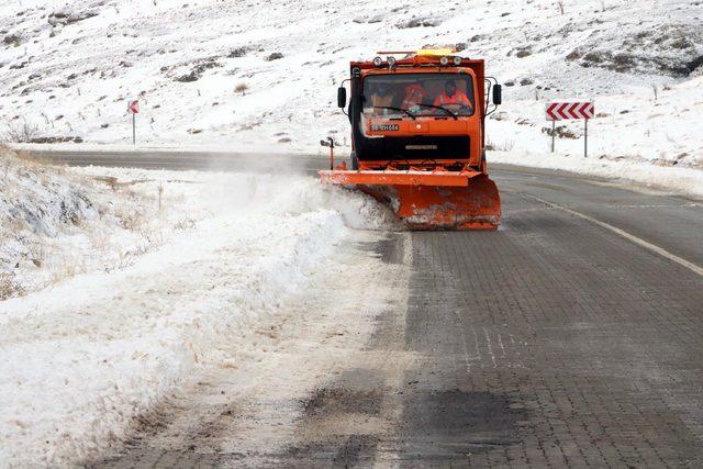 Yozgat'ta gölet buz tuttu