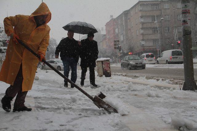 Elazığ’da kar temizleme çalışmaları başladı