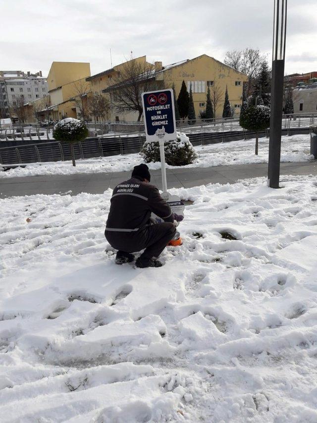 Kırşehir’de sokak hayvanları için doğaya yem bırakıldı