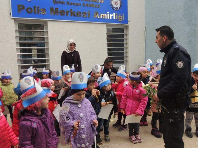 Kur’an kursu öğrencilerinden Emniyet Müdürlüğüne ziyaret