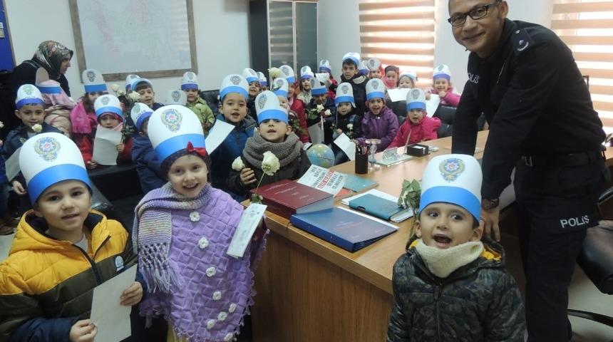 Kur&rsquo;an kursu &ouml;ğrencilerinden Emniyet M&uuml;d&uuml;rl&uuml;ğ&uuml;ne ziyaret