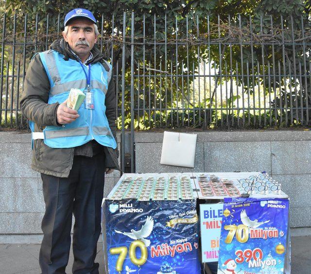 Tezgahtaki Milli Piyango biletlerini yırtıp, 'Benden şikayetçi ol' dedi