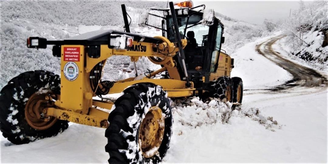 Trabzon&rsquo;da kar nedeniyle kapanan k&ouml;y yolları a&ccedil;ılıyor