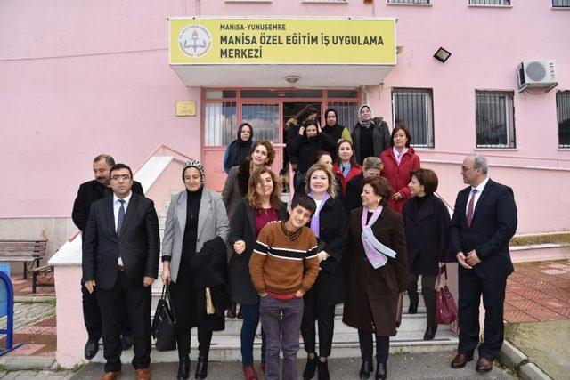 Vali Deniz’in eşi Olcay Deniz özel öğrencilerle buluştu