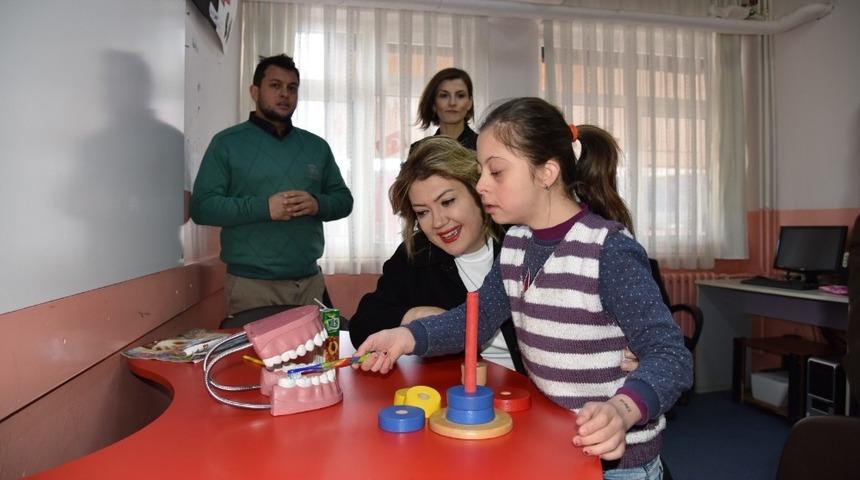 Vali Deniz&rsquo;in eşi Olcay Deniz &ouml;zel &ouml;ğrencilerle buluştu