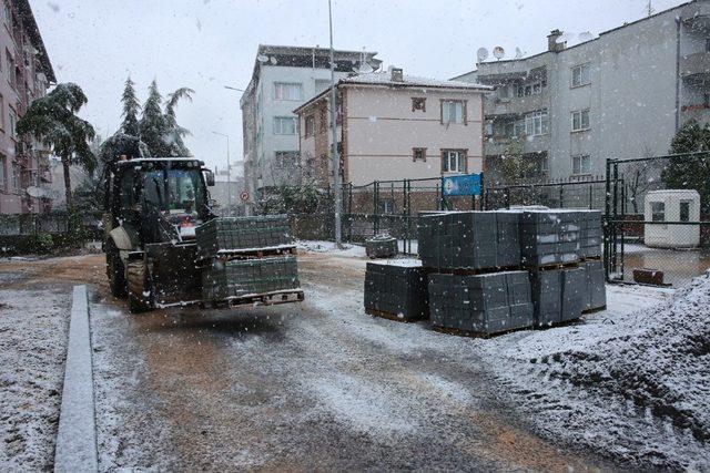 Kurtuluş Mahallesinde 35 sokakta asfalt çalışması devam ediyor