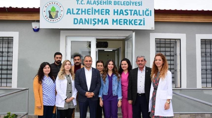 Alaşehir&rsquo;de Alzheimer hastalarına b&uuml;y&uuml;k hizmet