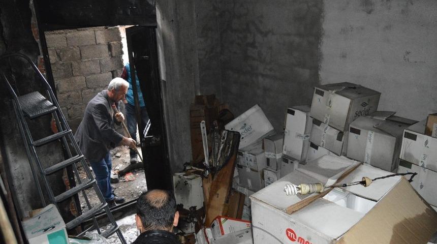 Besni&rsquo;de iş yerinde &ccedil;ıkan yangın korkuttu