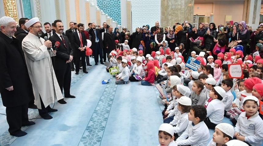 Diyanet İşleri Başkanı Erbaş Kur&rsquo;an kursu &ouml;ğrencileriyle buluştu