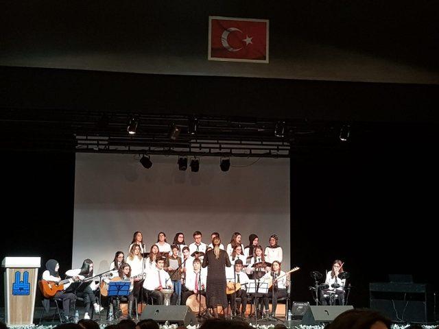 Fen Lisesi öğrencileri görme engelli öğrencilerle konser verdi