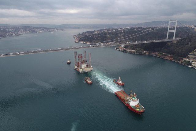 Dev petrol arama platformu, İstanbul Boğazı'ndan geçti