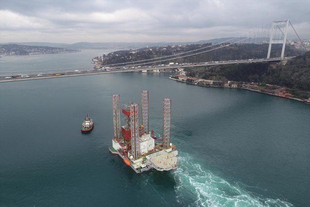 Dev petrol arama platformu, İstanbul Boğazı'ndan geçti