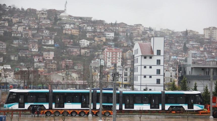 Ak&ccedil;aray filosunu genişletiyor