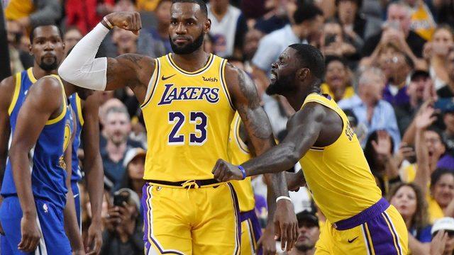 LeBron James'in maç esnasında bir kadın taraftara küfür ettiği iddia edildi
