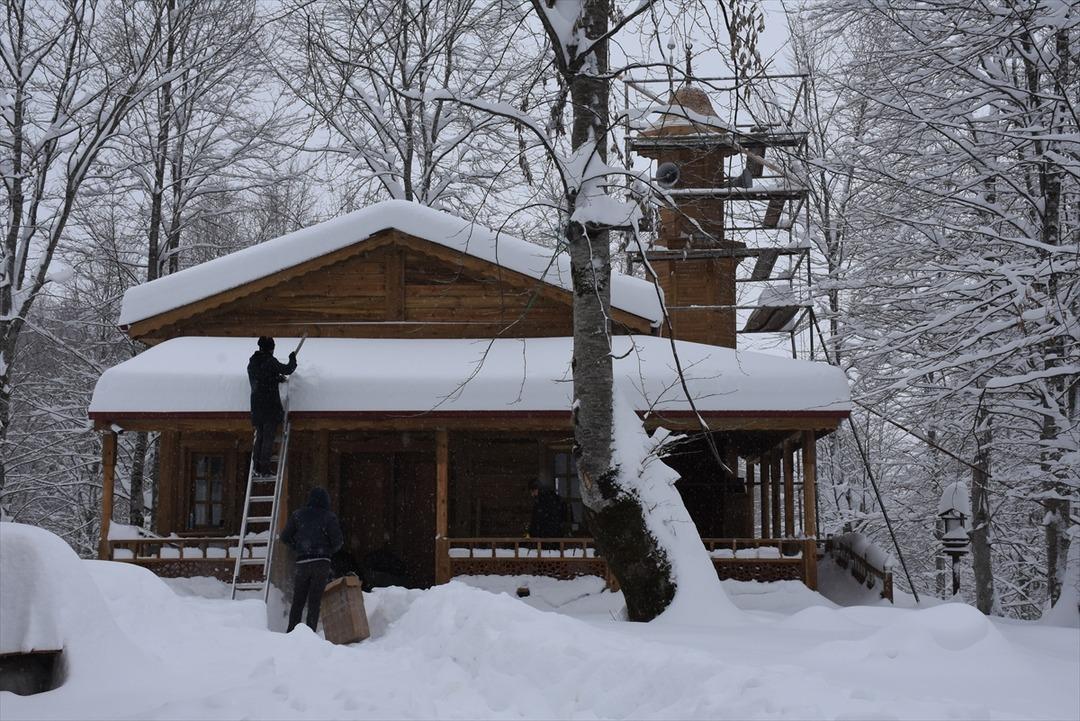 &Ccedil;ivisiz ahşap mescit beğeni topluyor