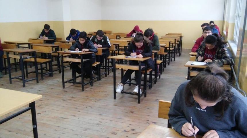 Bakan Sel&ccedil;uk&rsquo;un &ccedil;ağrısına uydular, g&ouml;zetmensiz sınav yaptılar