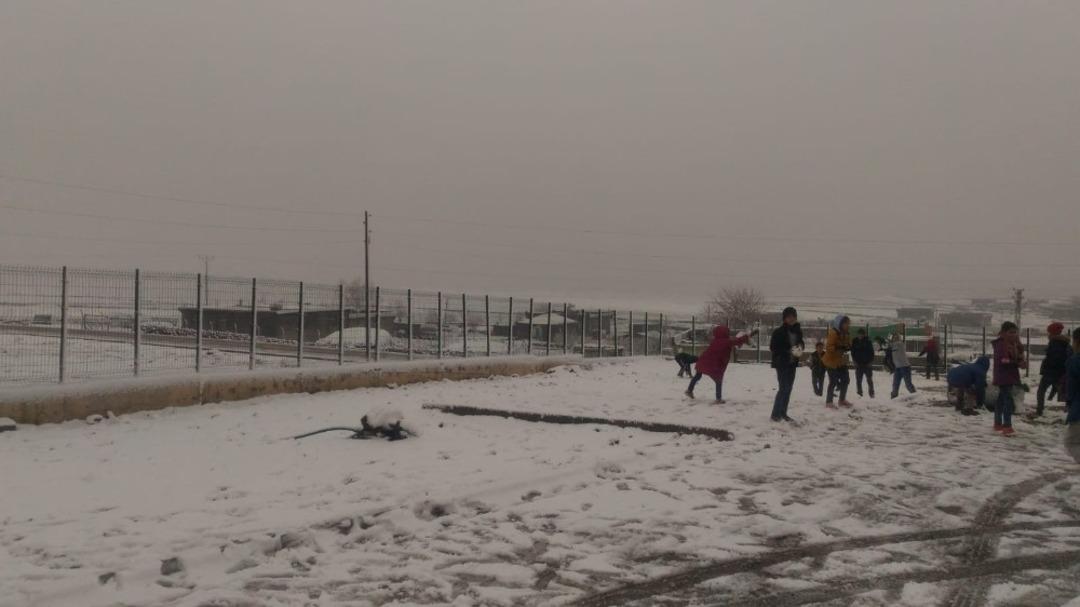 Karacadağ&rsquo;da yılın ilk karı yağdı