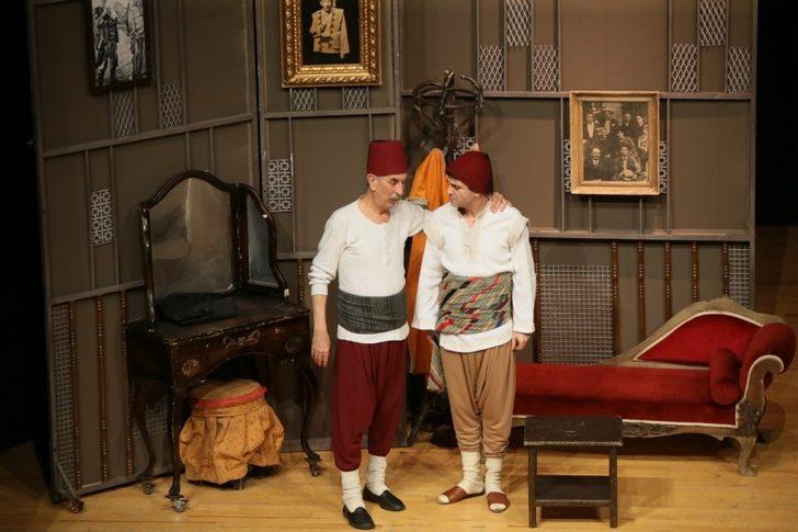 Kütahya’da Komik-İ Şehir Naşit Bey tiyatro gösterimi G2