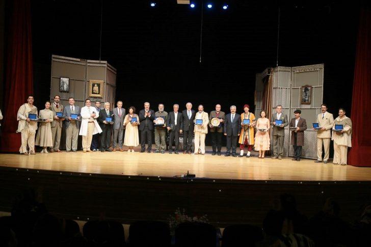 Kütahya’da Komik-İ Şehir Naşit Bey tiyatro gösterimi G3