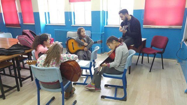 Gitar ve bağlama kursuna ilgi